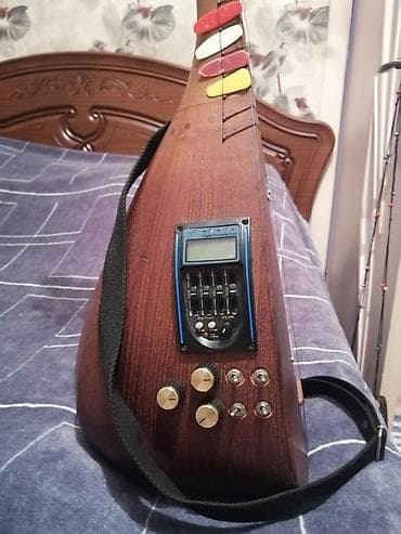 Elektrikləşdirilmiş saz – fərdi yığımdır - Korpus: tam ağac (tünd