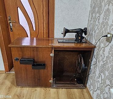 Ev üçün mebel: Tikiş maşını üçün qatlanan stol-dolab (model: 3M-22) - Növ: məişət — 1