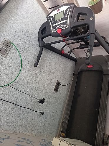 Qaçış trenajoru – elektrikli, konsollu model - İdarəetmə paneli: LCD