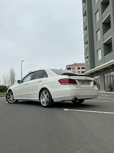 mercedes pompa: Mercedes-Benz E-Class: 2.1 l | 2010 il Sedan — 8