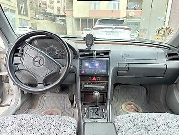 mercedes 190: Mercedes-Benz C 230: 2.3 l | 1997 il Sedan — 10