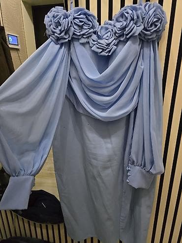 patchi goz alti: Açıq mavi rəngdə zərif ziyafət donu - Siluet: Düz kəsim, dizüstü — 2