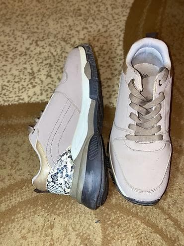 qara ketler: Birinci kablok 37 razmer- 5 azn 2ci tiqrovy ayaqqabı 37 razmer- 5 azn — 6