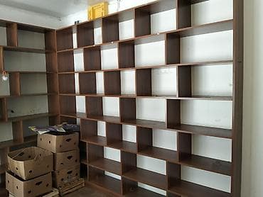 setqa vitirin: Mağaza/ofis üçün divar rəfi sistemi - Material: ağac teksturalı — 2