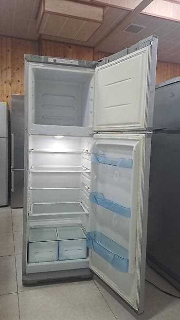 İki qapılı məişət soyuducusu Xüsusiyyətlər: - Yuxarıda dondurucu lalafo.az -da İki qapılı məişət soyuducusu Xüsusiyyətlər: - Yuxarıda dondurucu