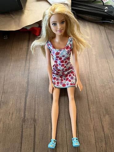 18 oyuncaqlar: Barbie tipli moda kuklası - Uzun sarı saçlı, mavi gözlü klassik — 2