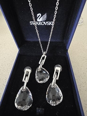 Dəstə daxildir: Boyunbağı, Swarovski, Gümüş lalafo.az -da Dəstə daxildir: Boyunbağı, Swarovski, Gümüş