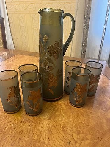 hamam desdi: Şüşə süfrə dəsti - Tərkib: 1 ədəd sürahi və 10 ədəd stəkan. - Sürahi — 2