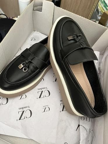 uzun corablar: 50 azn alinib xaricden,kicik oldugu ucun yari qiymete satilir.Qadin — 2