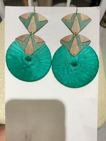 qadınlar üçün strazlı papaqlar: Qadın aksesuarları dəsti – müxtəlif üslubda sırğalar, boyunbağı və — 2