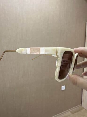 Audi: Gün eynəyi, Gucci — 2