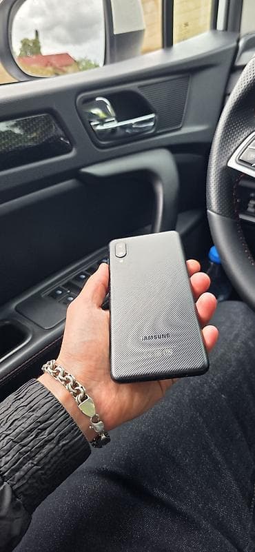 dubay iphone 13: Samsung Galaxy A02 — 3
