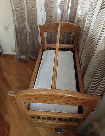 Taxta beşik – matrastla birlikdə - Material: tam ağac (laklı səth)