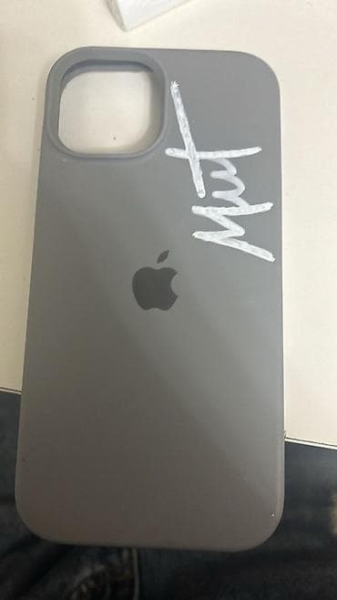 Iphone 15 sadə, Tofiq Musayevin öz imzası iphone case satılır. imzanı