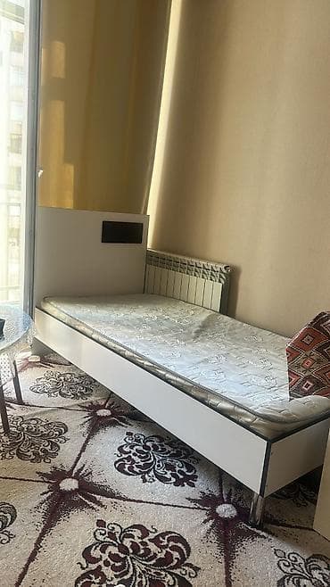 Ev üçün mebel: İşlənmiş, Təknəfərlik çarpayı, Matras ilə — 1