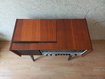 Radiola 314 modeli 1970-ci illerin lampıvı işlek veziyyetde vinil — 2