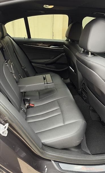 oka maşin: BMW 530: 2 l | 2018 il Sedan — 5