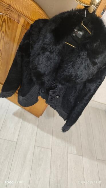 qalin jaketler: Qara rəngli xəz jaket - Material: yumşaq xəz teksturası — 2