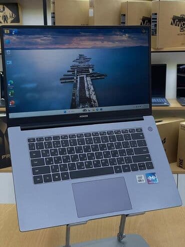 Intel Core i5, 15.6 "