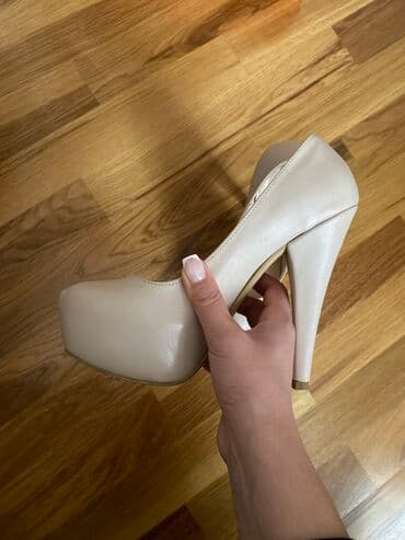 Volkswagen: Туфли, Размер: 38, цвет - Бежевый, Б/у — 2