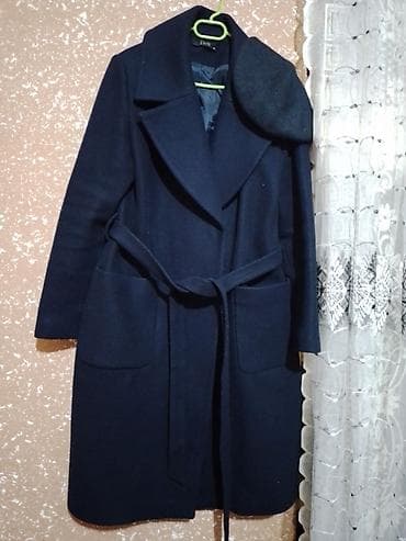 Tünd göy rəngli qadın palto - Klassik, uzun kəsim; dizə yaxın uzunluq