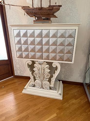 Klassik üslubda dekorativ konsol/şkaf - Üslub: neoklassik/barok
