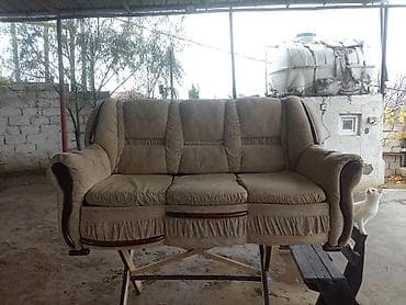 parca: Mebel dəsti – klassik üslubda Tərkibi: - 3 yerlik divan - 2 ədəd — 2