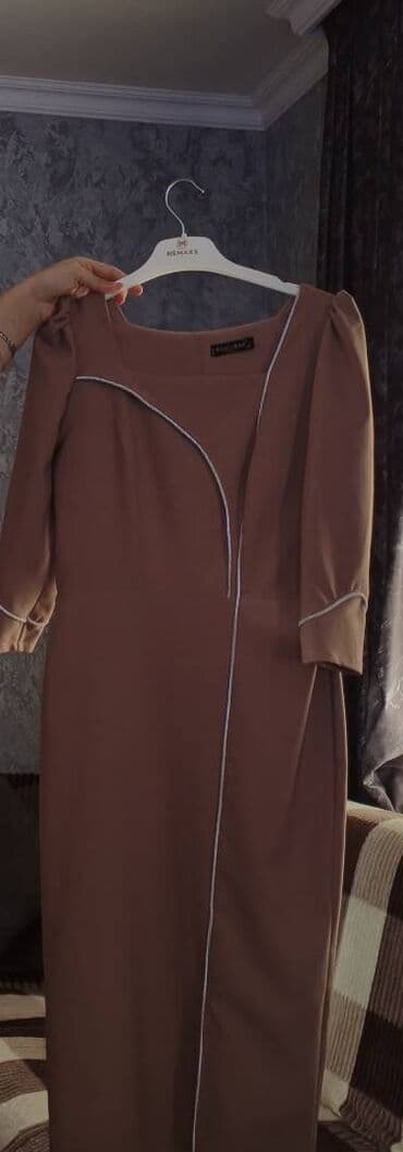 Мужская обувь: Qadın paltarı – şokolad/qəhvəyi rəngdə, dizdən aşağı uzunluq. - Model — 1