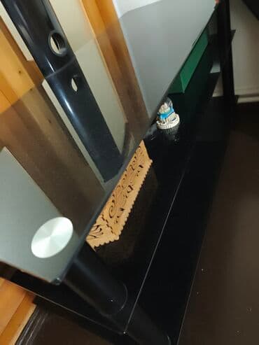 paxlava altlığı: İşlənmiş, Düz TV altlığı, Polkalı, Şüşəli — 4