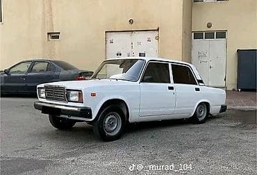 hyundai satilir: VAZ 2107, ağ rəng, sedan gövdə. Klassik kvadrat dizaynlı ön radiator — 7