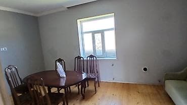 gündəlik kirayə evlər: 2 otaqlı həyət evi - Plan: giriş pilləkənli eyvan, 2 ayrı otaq (yataq — 4