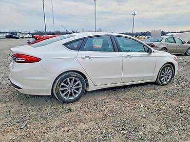 şevralit avtomobil: Ford Fusion sedan Xüsusiyyətlər: - Kuzov: 4 qapılı sedan, ağ rəng - — 2