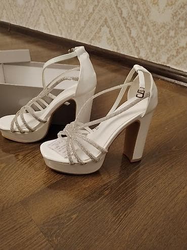 charles keith az: Ölçü: 35.5, rəng - Ağ, Yeni — 1