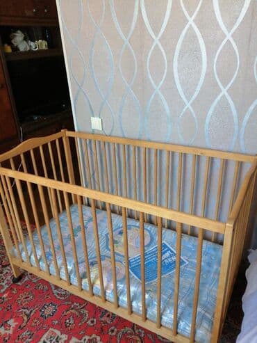 işlənmiş uşaq beşikləri: Oğlan və qız üçün, İşlənmiş, Beşik, Matras ilə — 2