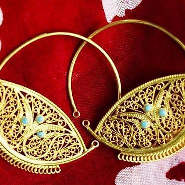 ask atesi macunu: Sırğa, Ünvandan götürmə — 1