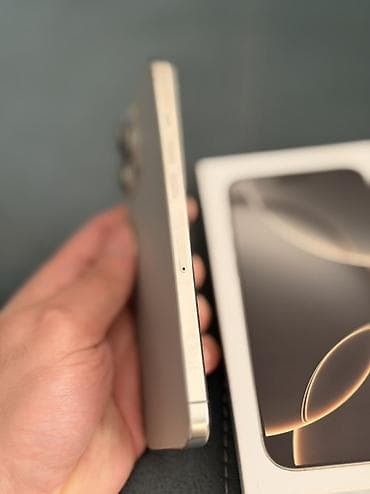 IPhone 16 Pro Max, Natural Titanium, Face ID — 5