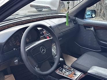 Mercedes-Benz C-Class: 1.8 l | 1996 il Sedan — 8