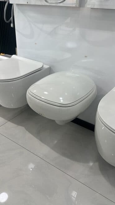 мойка шкаф для кухни: Ağ rəngli keramika Çanaq və iki geniş siyirməli ağ qapalı şkafı olan — 19