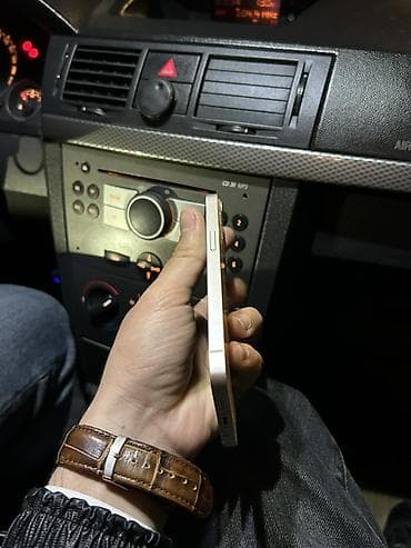 2 əl telefon: IPhone 13, 128 GB, Ağ, Face ID — 4