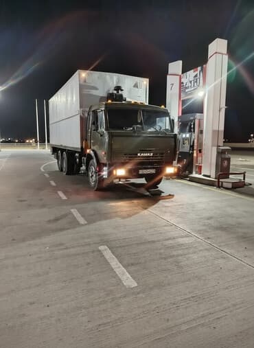 KAMAZ yük maşını – tentli/qablaşdırılmış yük üçün qutu kuzovlu -