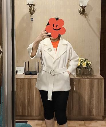 icareye doner: Ağ rəngli qadın qısa palto/jaket - Klassik dönər yaxalıq və ikiqat — 1