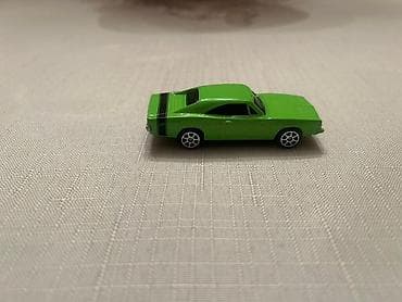 dəmir pullar: Metal gövdəli mini model avtomobil – parlaq açıq-yaşıl rəngdə klassik — 2