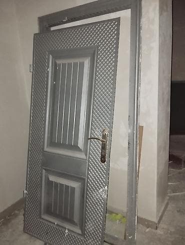 Metal giriş qapısı 2 ədəd qapı hər biri 75 AZN təşkil edir öz at lalafo.az Metal giriş qapısı 2 ədəd qapı hər biri 75 AZN təşkil edir öz