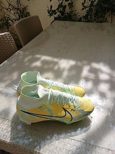 Nike Arizon orjinal italyadan alinib islenmis
40 razmer 65m — 1