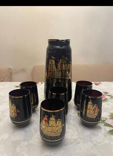 adam şəkilləri: Şüşə, Çexiya — 4