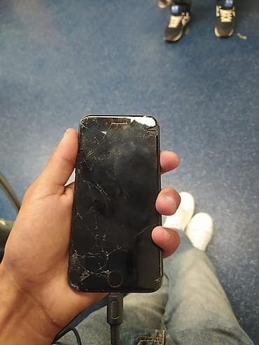 mini led: IPhone SE, Qara, Qırıq — 4