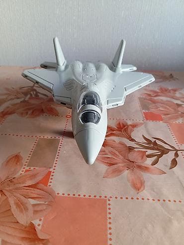 oyuncaq teyyare: Shkval-57 reaktiv qırıcı təyyarə plastmasdan. - Material: möhkəm — 2