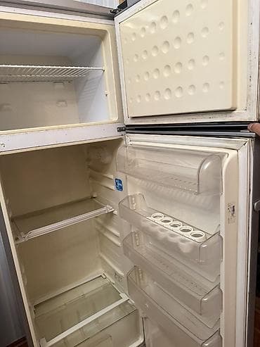 Техника для кухни: Б/у 2 двери Beko Холодильник Продажа, цвет - Серебристый, С диспенсером — 3
