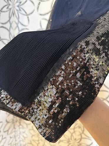 Другая женская одежда: Payetli qadın bluzası - Model: qolsuz, V-yaxa kəsimi - Rəng: qara — 2