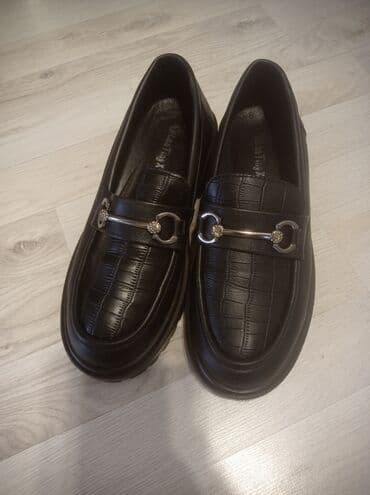 Ölçü: 39, rəng - Qara, İşlənmiş